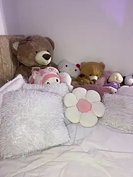 Mericute  online show from February 5, 2026, 2:07 am