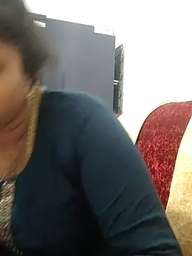 sweetqueen143 online show from April 13, 2026, 11:03 am