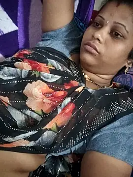 sweetqueen143 online show from May 25, 2026, 4:45 am