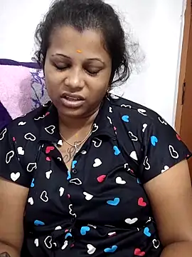 sweetqueen143 online show from May 15, 2026, 11:03 pm