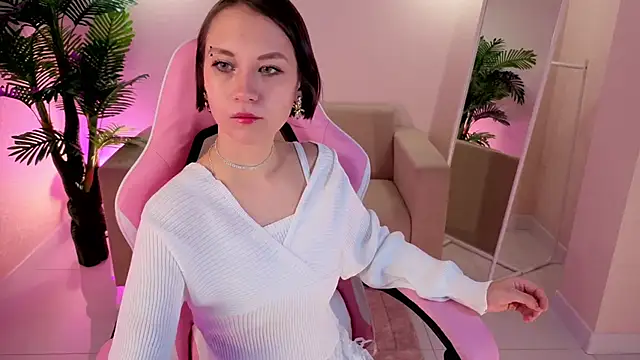 prettiestwinsor online show from November 16, 2025, 12:15 am