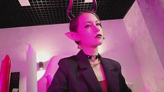 prettiestwinsor online show from October 30, 2025, 1:37 am