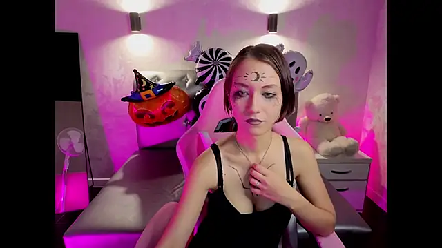 prettiestwinsor online show from October 29, 2025, 1:26 am