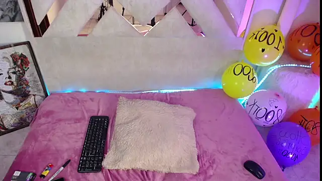 ladymooncs online show from July 14, 2026, 9:21 pm