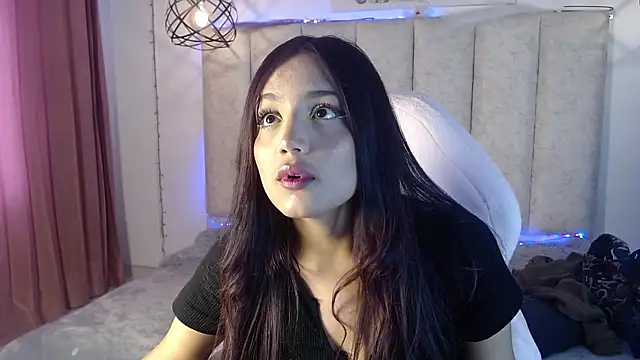 ladymooncs online show from June 12, 2026, 5:32 pm