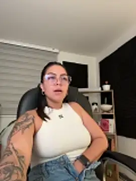 Snapshot of TaniaVelvet chatting on February 18, 2026, 3:48 am TaniaVelvet online show from February 18, 2026, 3:48 am