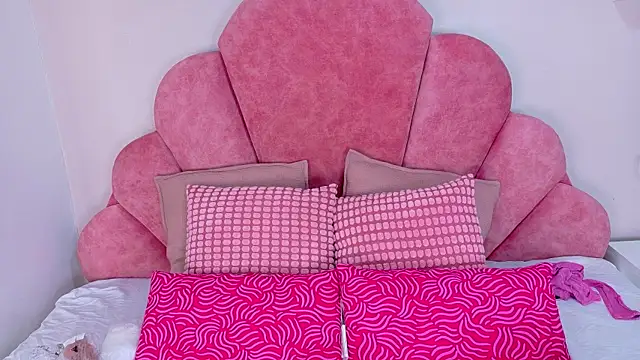 MyApril   online show from October 2, 2025, 11:46 am