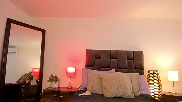 Aliccecullen online show from December 5, 2025, 12:15 pm