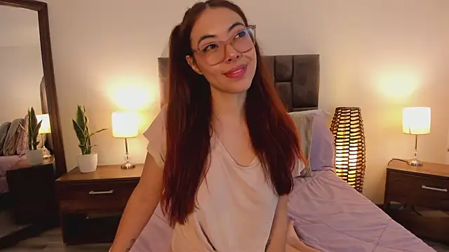 Aliccecullen online show from October 24, 2025, 12:48 pm