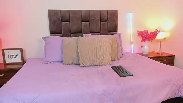 Aliccecullen online show from April 9, 2026, 4:13 pm