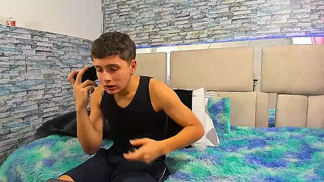 Snapshot of Julian_wolf18 chatting on October 22, 2025, 3:22 pm Julian wolf18 online show from October 22, 2025, 3:22 pm