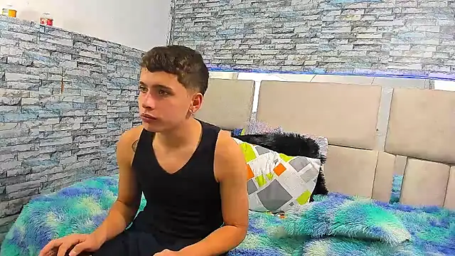 Snapshot of Julian_wolf18 chatting on October 10, 2025, 3:02 pm Julian wolf18 online show from October 10, 2025, 3:02 pm