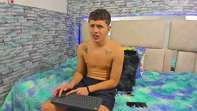 Snapshot of Julian_wolf18 chatting on October 31, 2025, 4:03 pm Julian wolf18 online show from October 31, 2025, 4:03 pm