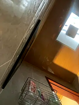 Aphrill online show from December 1, 2025, 9:37 pm