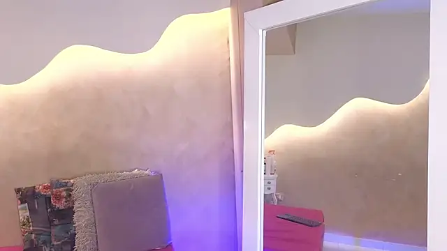 SaraGuzmann online show from February 5, 2026, 1:51 pm