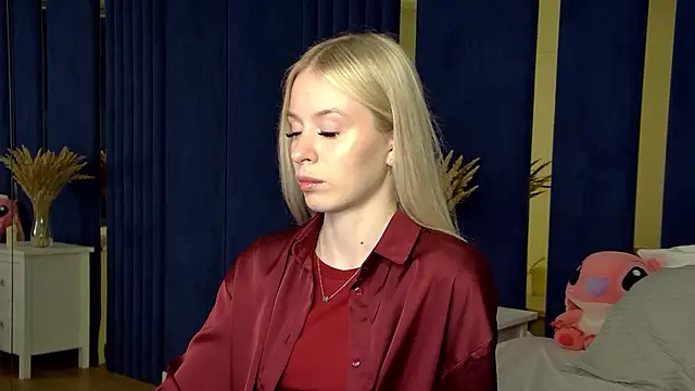 MiaGraces online show from November 11, 2025, 6:03 pm