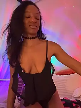 Snapshot of LoveDreaux chatting on February 21, 2026, 12:34 am LoveDreaux online show from February 21, 2026, 12:34 am