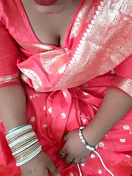 Snapshot of Kiara-Model chatting on October 19, 2025, 9:34 am Kiara-Model online show from October 19, 2025, 9:34 am