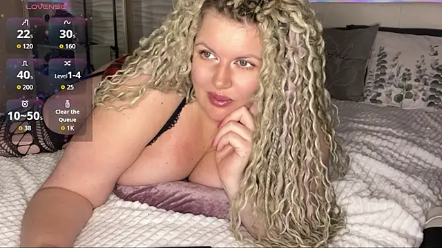 Snapshot of Nivika chatting on September 21, 2025, 11:21 pm Nivika online show from September 21, 2025, 11:21 pm