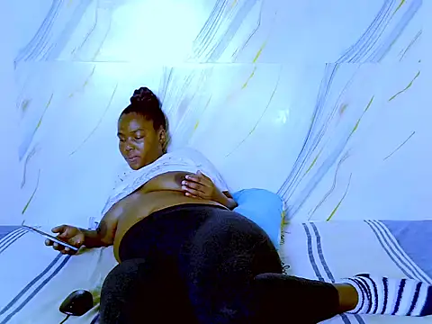 Snapshot of best_frnd chatting on December 14, 2025, 8:20 am best frnd online show from December 14, 2025, 8:20 am