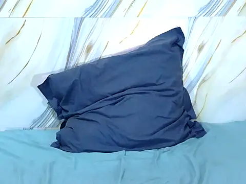 Snapshot of best_frnd chatting on December 3, 2025, 6:18 pm best frnd online show from December 3, 2025, 6:18 pm