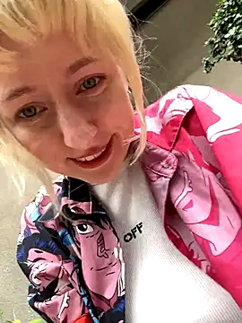 RonnieKiss online show from November 20, 2025, 3:18 am