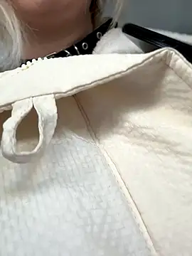 RonnieKiss online show from October 8, 2025, 2:35 am