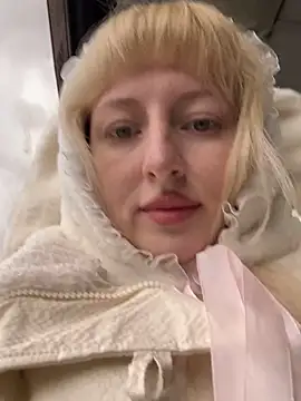 RonnieKiss online show from October 6, 2025, 4:13 am