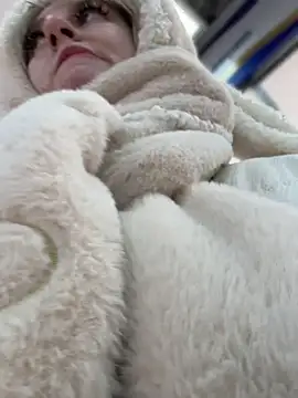 RonnieKiss online show from April 11, 2026, 9:02 am