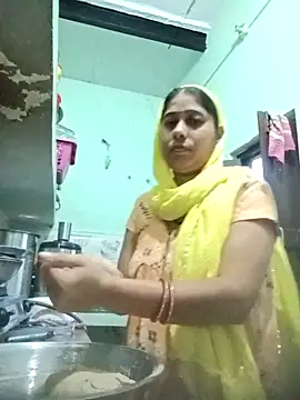 Cute-Charvii online show from April 8, 2026, 1:07 am