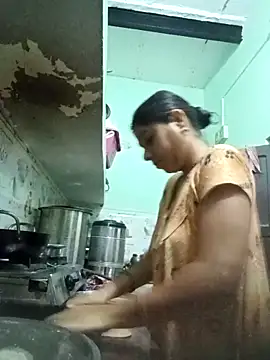 Cute-Charvii online show from April 3, 2026, 1:01 am