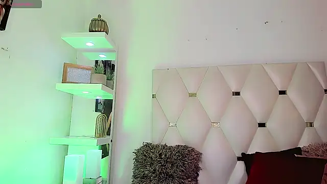 Snapshot of _IsabellaRousse chatting on January 16, 2026, 8:13 pm IsabellaRousse online show from January 16, 2026, 8:13 pm