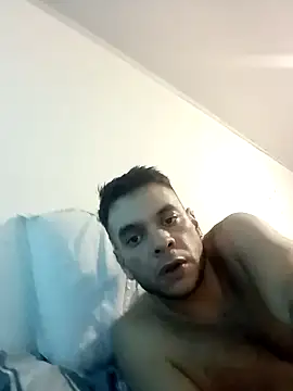 Snapshot of AlejoLatino chatting on September 19, 2025, 6:34 pm AlejoLatino online show from September 19, 2025, 6:34 pm