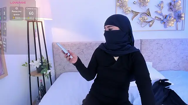 Snapshot of _Malak chatting on November 20, 2025, 6:30 pm Malak online show from November 20, 2025, 6:30 pm