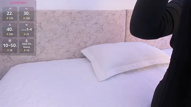 Snapshot of _Malak chatting on December 14, 2025, 2:22 pm Malak online show from December 14, 2025, 2:22 pm