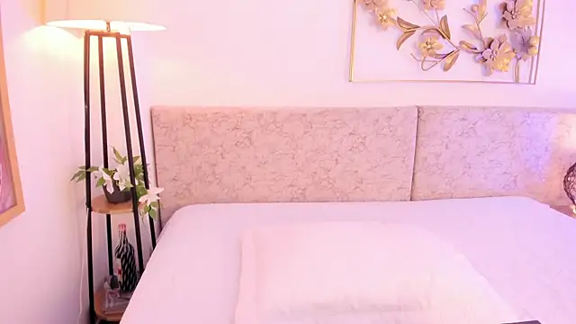 Snapshot of _Malak chatting on October 24, 2025, 6:40 pm Malak online show from October 24, 2025, 6:40 pm