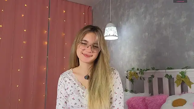 vivyboo111 online show from December 15, 2025, 8:03 pm