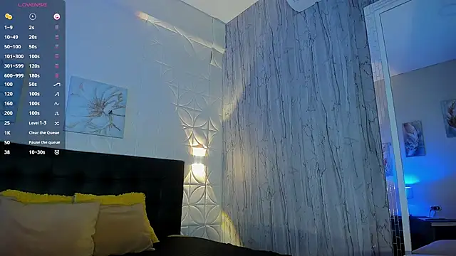 EmillyLim online show from November 6, 2025, 8:24 pm