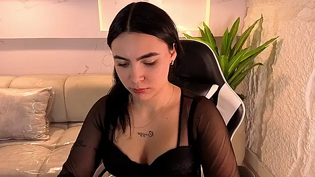 scarlett smith tp online show from December 16, 2025, 1:26 pm