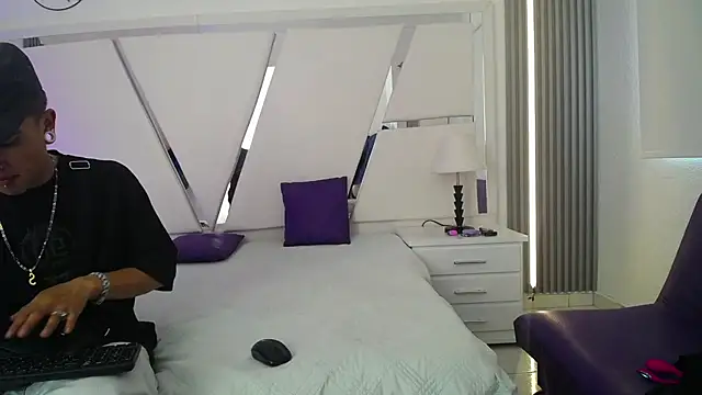 oblivionlove online show from November 10, 2025, 7:41 pm