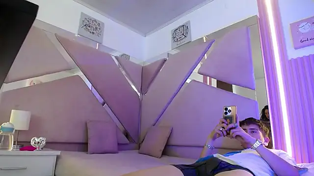 oblivionlove online show from November 18, 2025, 8:12 pm