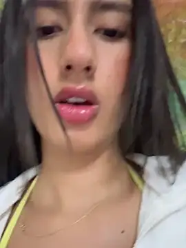 Julieta Duque online show from August 4, 2026, 3:22 am