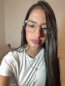 Julieta Duque online show from March 6, 2026, 4:29 am