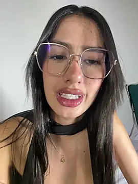Julieta Duque online show from July 14, 2026, 3:22 am