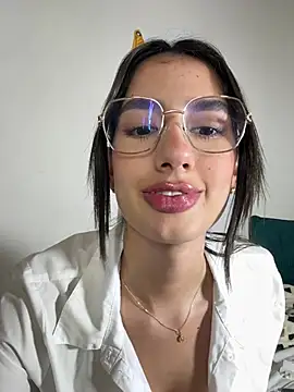 Julieta Duque online show from July 13, 2026, 2:33 am