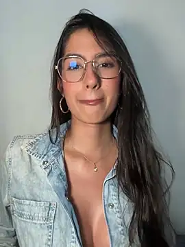 Snapshot of Julieta_Duque chatting on April 22, 2026, 2:18 am Julieta Duque online show from April 22, 2026, 2:18 am