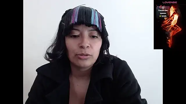 Acelinrose online show from October 29, 2025, 7:57 pm