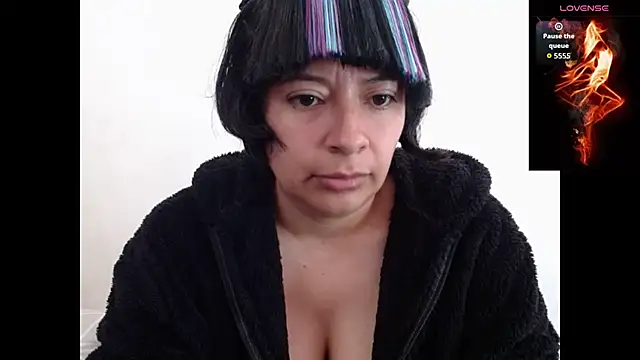 Acelinrose online show from November 22, 2025, 1:32 pm