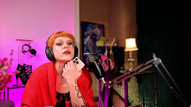tacodeluxxxe online show from May 12, 2026, 12:19 am