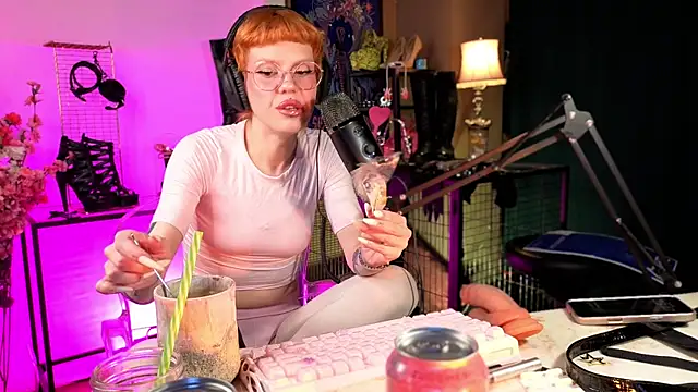 tacodeluxxxe online show from May 10, 2026, 9:49 pm